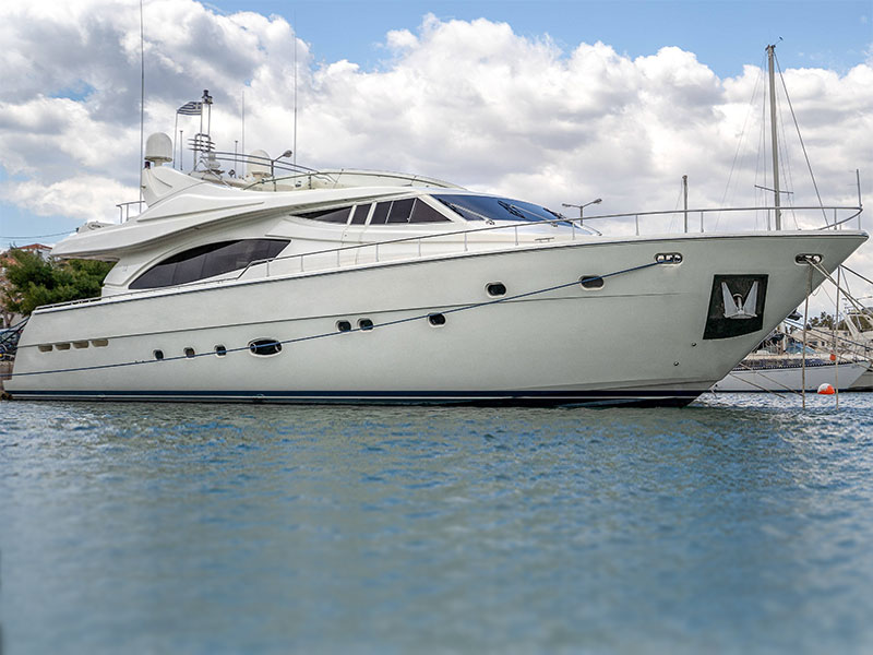 Ferretti 880